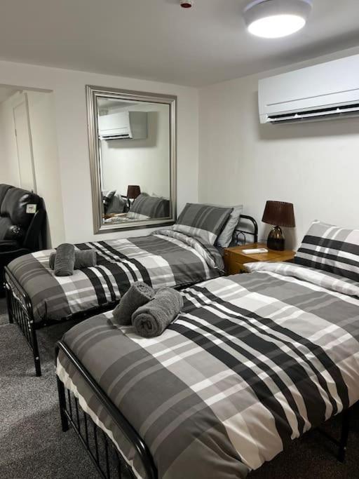 Studio Flat Twin - Town Centre Merthyr Tydfil Buitenkant foto